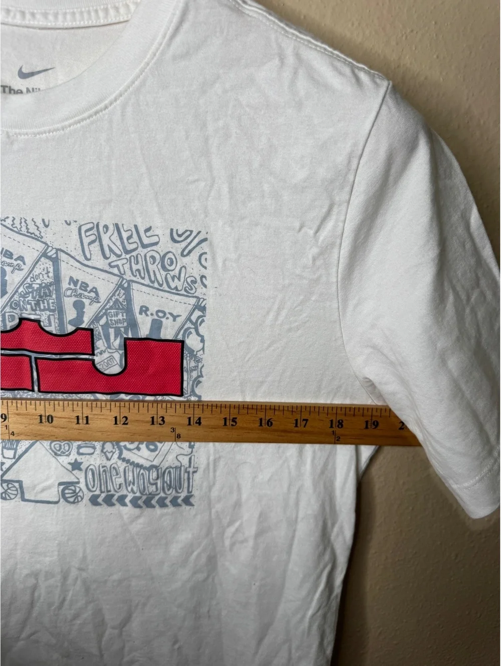 Nike LeBron James Graphic T-Shirt Men’s Medium White Basketball Logo Tee